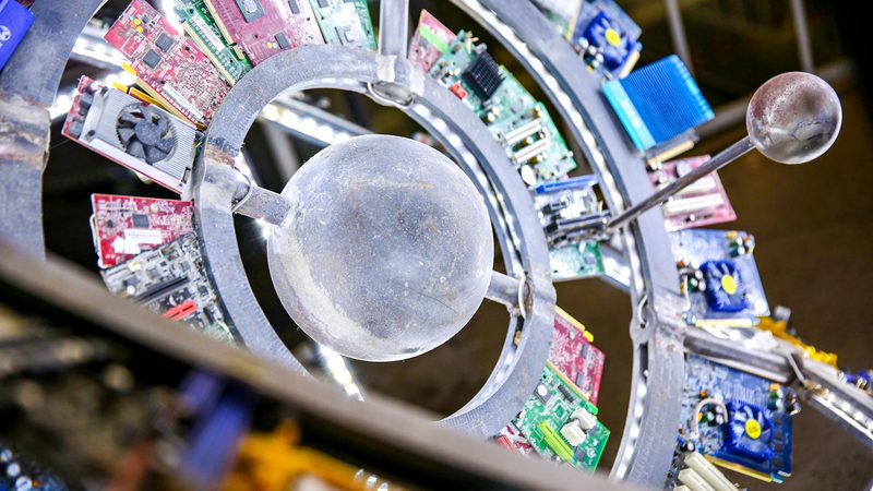 将智能客服集成到微信小程序或公众号中。具体操作步骤如下：